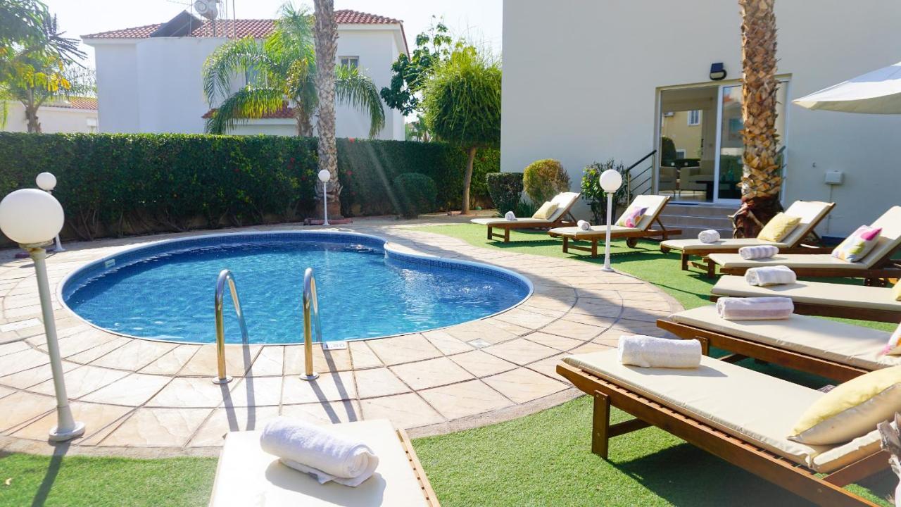 Villa Oasis By Ezoria Villas Golful Coralilor Exterior foto